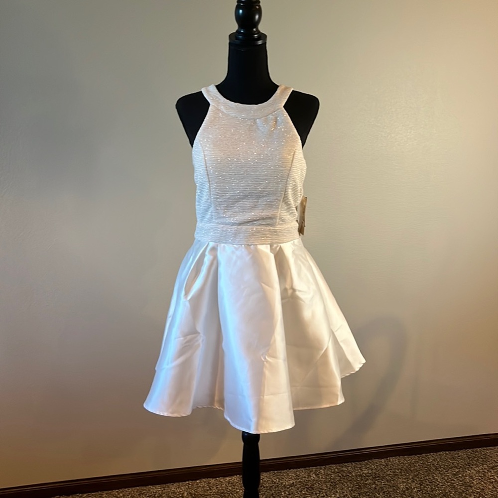 Offwhite/gold Trixxi homecoming dress